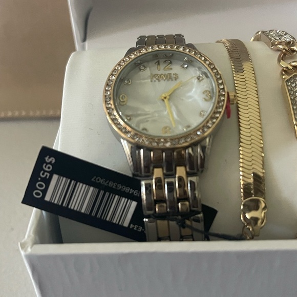 #99 - Jones New York Watch & Bracelet Set - Brand New In Box! - Picture 4 of 8